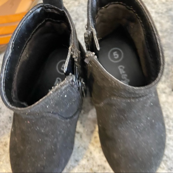 Cat & Jack baby shoe bundle size 5 - Picture 5 of 7